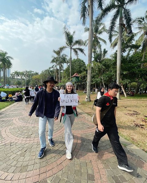 Foto-foto Aaliyah Massaid Ikut Aksi Bela Palestina Bersama Thariq Halilintar di Monas