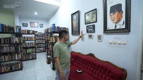 Tak Tersorot, Potret Rumah Habib Ja'far yang Sederhana Bernuansa Putih - Koleksi Ribuan Buku Disorot