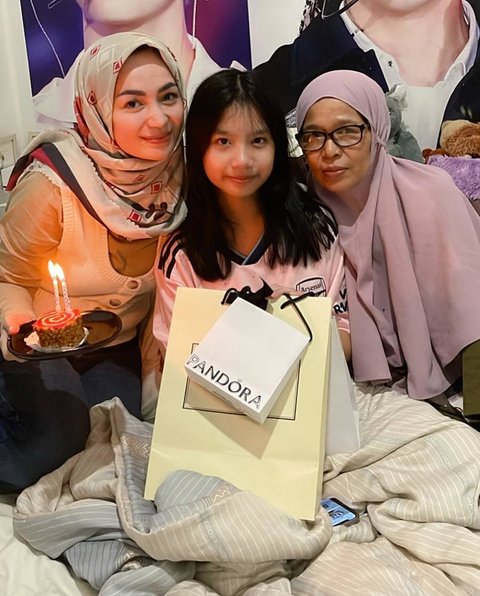 Aqila Kerap Bersama Ibu Kandungnya