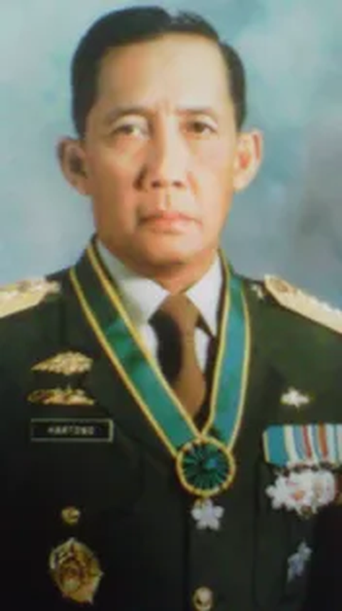 Hartono juga sempat jadi perbincangan ketika ia menyebut jika semua tentara merupakan kader partai Golongan Karya (Golkar).