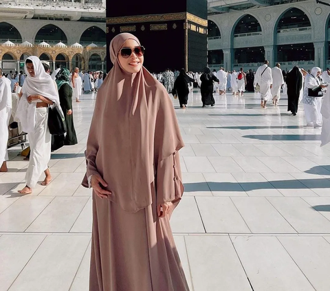 Maia Estianty Tiba-tiba Jadi Guide Dadakan saat Umrah, Pandu 17 Orang ke Raudhah