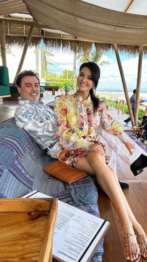 Pada Juli 2023, Farah Quinn meresmikan villa baru mereka di Bali dengan penuh kebahagiaan. Upacara Melaspas bersama suaminya adalah permohonan doa restu setelah berhasil memiliki villa impian.