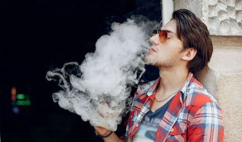 Namun, perlu dicatat bahwa penelitian sebelumnya menunjukkan bahwa asap rokok tembakau memiliki dampak lebih buruk terhadap organ seksual pria daripada asap rokok elektrik.