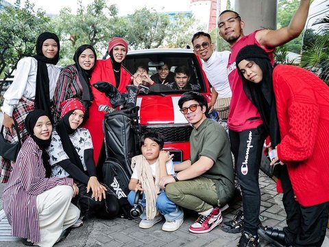 Sisa 1 di Indonesia, Aurel Hermansyah Kasih Hadiah Tak Biasa untuk Geni Faruk Sang Mertua