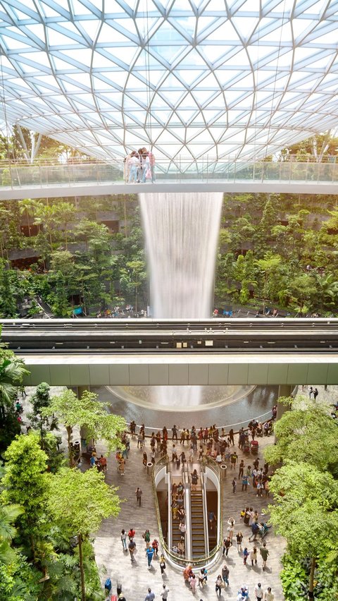 Experience the Sensation of Nature Blended with Modern Technology at Terminal 2 Changi Airport.