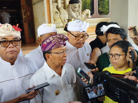 Wayan Koster PDIP: Baliho Ganjar-Mahfud di Bali Cuma Digeser Sebentar, Sudah Dipasang Lagi