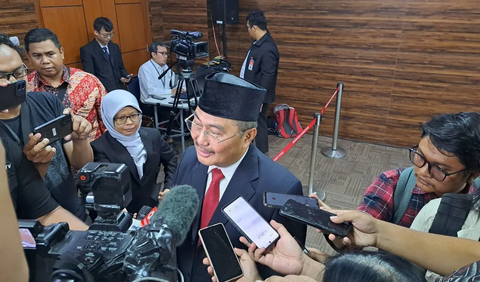 Panitera MK juga bakal diperiksa MKMK terkait dugaan pelanggaran administrasi gugatan perkara batas usia capres dan cawapres.<br>