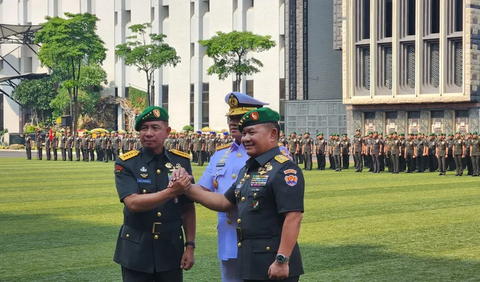 Calon Panglima TNI itu mengingatkan prajurit berpolitik harus keluar dulu dari TNI.<br>