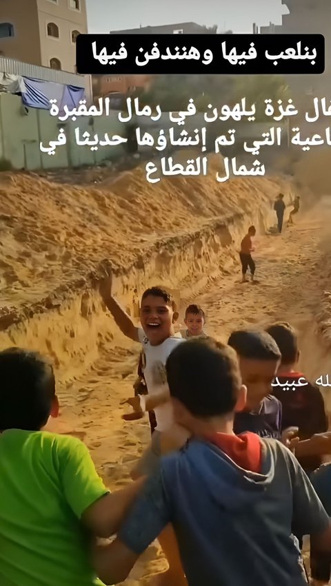 Sad Moment: Children in Gaza Play Happily in Mass Graves: 'We Will Be Buried in It'