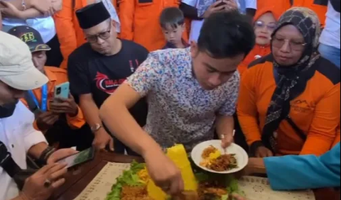 Gibran Potong Tumpeng