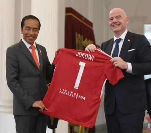 Jokowi Bakal Berikan Bintang Jasa ke Presiden FIFA di Istana Hari Ini