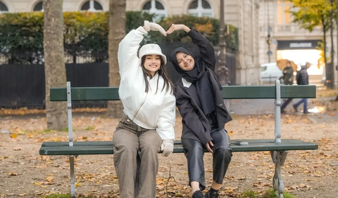 Ada juga yang salfok dengan penampilan Fuji. Potretnya disebut bak wanita Korea yang sedang liburan di Eropa.<br>