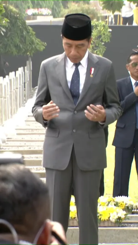 Jokowi Berikan Gelar Pahlawan Nasional Kepada Enam Tokoh