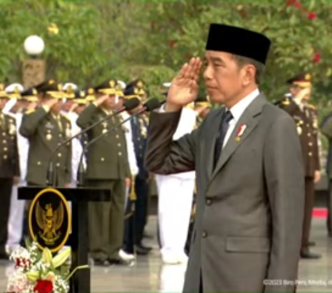 Jokowi Berikan Gelar Pahlawan Nasional Kepada Enam Tokoh