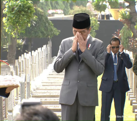 Jokowi Berikan Gelar Pahlawan Nasional Kepada Enam Tokoh