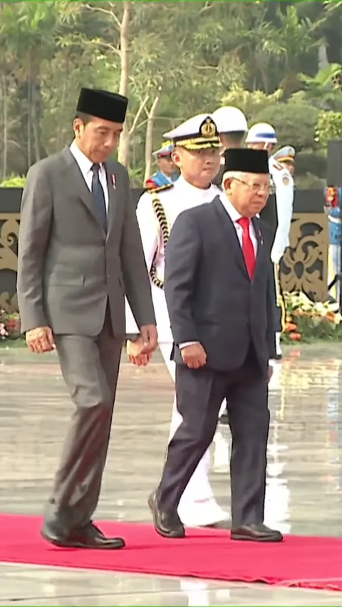 Peringati Hari Pahlawan, Jokowi-Ma'ruf Amin Tabur Bunga di Makam Habibie, Ani Yudhoyono, hingga AH Nasution<br>