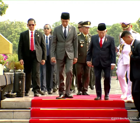 Peringati Hari Pahlawan, Jokowi-Ma'ruf Amin Tabur Bunga di Makam Habibie, Ani Yudhoyono, hingga AH Nasution