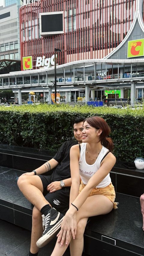 Disebut Melamar Kekasih di Thailand, Tengok 8 Potret Mesra Okin dan Regina Phoenix