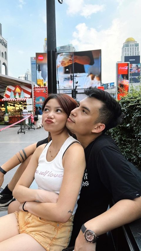 Called Propose Lover in Thailand, See 8 Intimate Photos of Okin and Regina Phoenix.