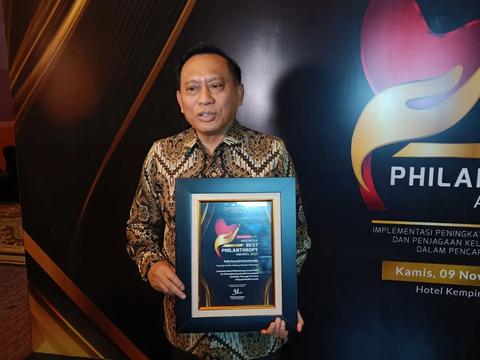 Lewat Operasi Katarak Gratis, Eddy Sariaatmadja Raih Penghargaan Indonesia Best Philanthropy Award 2023
