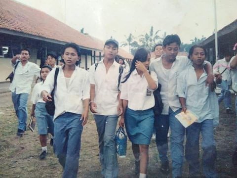 Potret Siswa SMA Tahun 1994: Salfok Cewek di Tengah, Disebut Ketua Geng