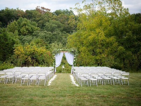 Parents Rarely Socialize, 1,000 Portions of Food at Child's Wedding Thrown Away because No Residents Came