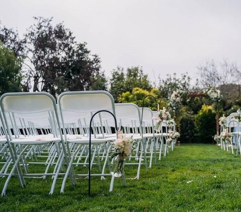 Parents Rarely Socialize, 1,000 Portions of Food at Child's Wedding Thrown Away because No Residents Came