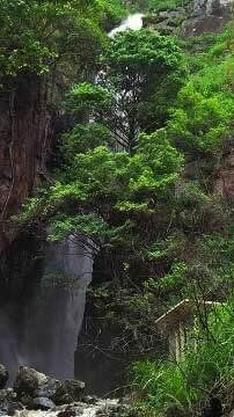 <b>Pesona Air Terjun Naisogop, Wisata Alam Tersembunyi di Pulau Samosir Penuh Legenda</b>