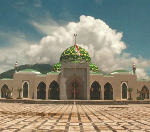 Intip Kemegahan Masjid Agung Natuna di Kepulauan Riau, Bak Miniatur Taj Mahal di India