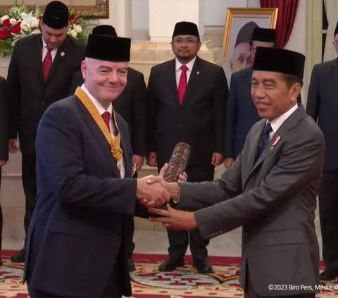 Syarat WNA Dapat Bintang Jasa, Penghargaan yang Diberikan Jokowi ke Presiden FIFA