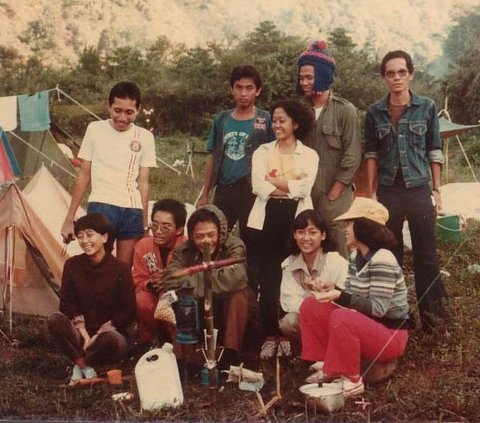 Old Photo of UGM Medical Students During Practicum in 1978, Netizens Focus on Gold Jewelry and Luxury Bags: Definitely Rich People