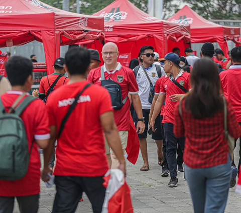 FOTO: Antusiasme Suporter Timnas Indonesia Serbu Gelora Bung Tomo Jelang Pembukaan Piala Dunia U-17