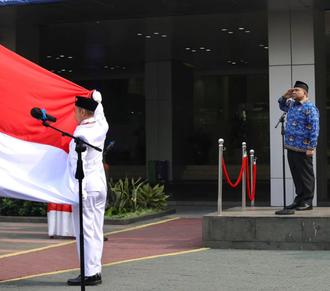 Kobarkan Pesan Jangan Jadi Bangsa Pecundang, Wamenaker Peringati Hari Pahlawan 2023