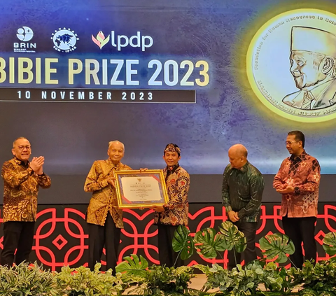 Guru Besar Filologi UIN Jakarta Raih Habibie Prize: Indonesia Tak Boleh Lupakan Kearifan Lokal Manuskrip