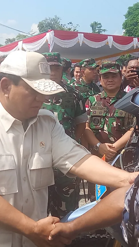 Momen Haru Prabowo Tak Bisa Berkata-Kata Ketemu Eks Anak Buah di Operasi Mapenduma