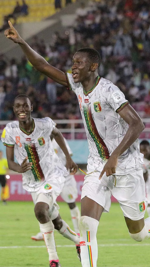 Mamadou Doumbia menjadi bintang dalam kemenangan Mali kali ini. Bola.com/Arief Bagus Prasetiyo