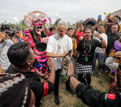 Beri Gamelan ke Seniman, Ganjar Harap Seni dan Budaya di Sumut Terus Berkembang