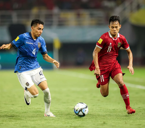 Timnas Indonesia U-17 berhasil menahan imbang Ekuador pada matchday pertama Grup A Piala Dunia U-17 2023 di Stadion Gelora Bung Tomo, Surabaya, Jumat (10/11/2023). Duel yang berlangsung sengit itu berakhir sengan skor 1-1