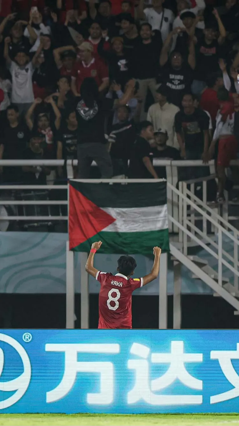 Momen ketika Arkhan Kaka merayakan golnya di hadapan ribuan suporter.