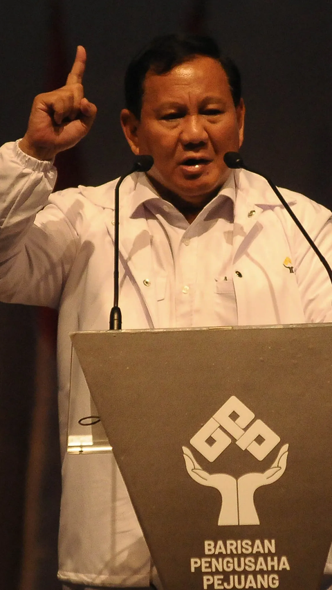 Calon Presiden Prabowo Subianto bersama ketua Umum Barisan Pengusaha Pejuang Bobby Nasution deklarasi calon presiden 2024 di Jakarta, Rabu (8/11/2023). Barisan Pengusaha Pejuang memberi dukungan pada pasangan presiden dan wakil presiden Prabowo Subianto-Gibran Rakabuming Raka.
