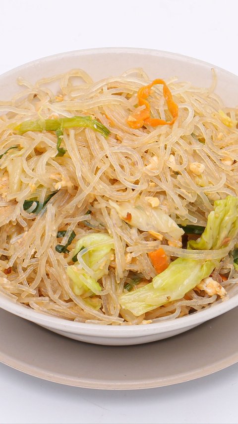 Make Delicious Fried Rice Noodles Quickly, Perfect for Office Lunch.