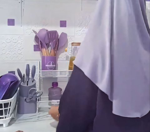 Emak-Emak Complains About Her Purple Kitchen, From the Gas Stove to the Purple Cracker Can