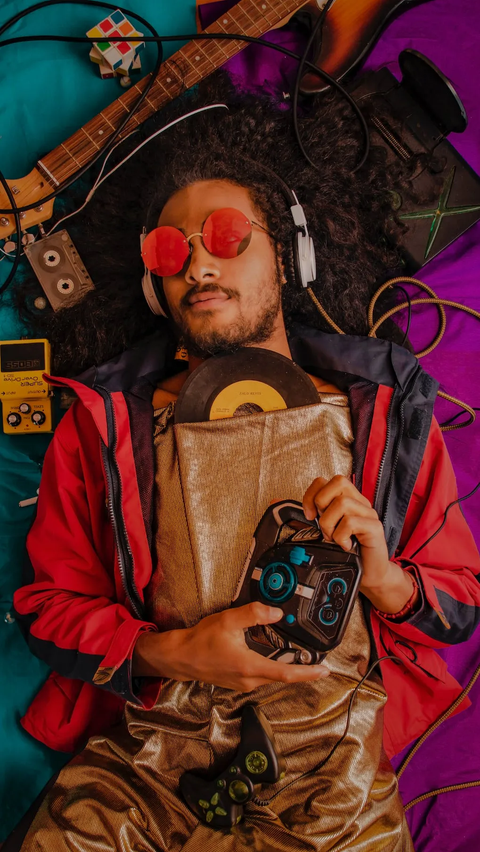 Ilustrasi Mendengarkan Musik