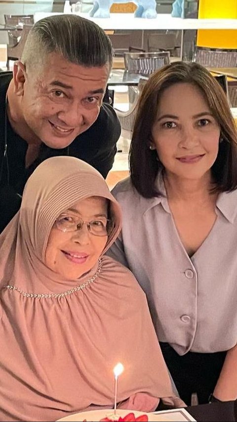 Momen Cut Tary dan Sindy rayakan ulang tahun sang ibunda (Instagram/ cuttaryofficial)