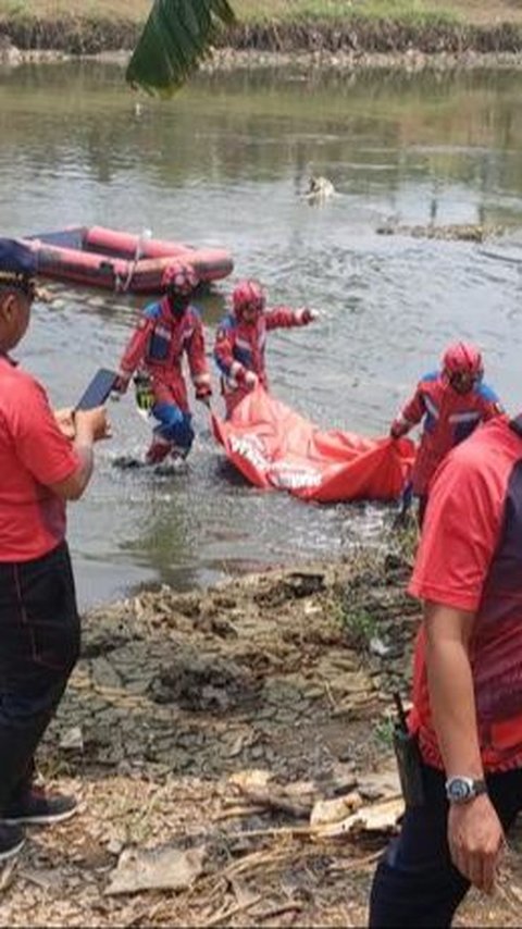 Polisi Sebut Mayat Pria Korban Pembunuhan di Kali BKT Pegawati MRT Jakarta<br>