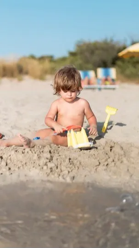 Ilustrasi Anak Bermain Pasir