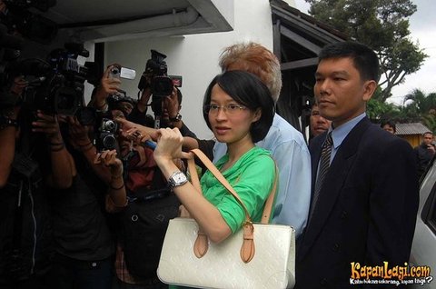 Banjir Dukungan Setelah Layangkan Gugatan, 8 Potret Transformasi Okie Agustina yang Disorot Usai Suaminya Diduga Selingkuh