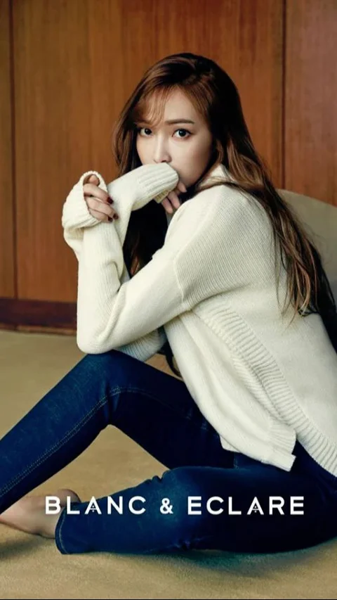 2. Jessica Jung - BLANC & ECLARE: Melangkah ke Dunia Fashion dengan Sentuhan Klasik Modern