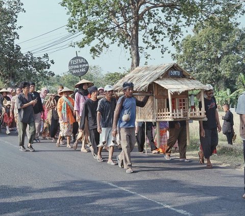 Uniknya Tradisi Wakare di Majalengka, Warga Satu Kampung Gotong Royong Angkat Rumah