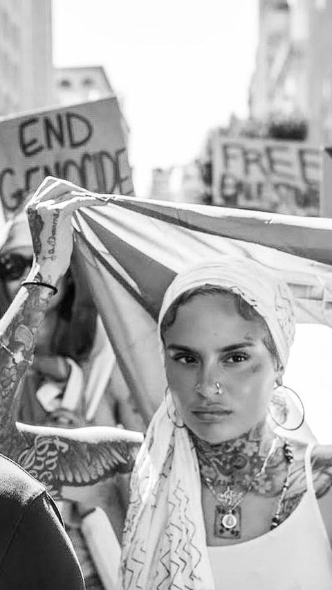 Potret Kehlani, Penyanyi R&B Amerika yang Ikut Demo ke Jalan Dukung Palestina